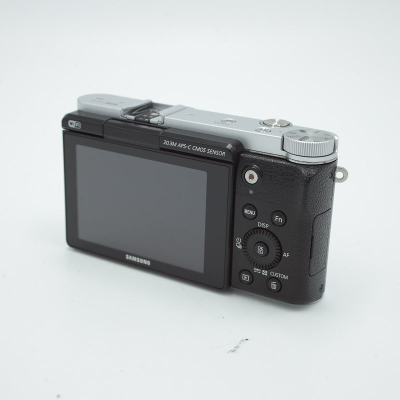 Samsung NX3000 Mirrorless Digital Camera *USED*