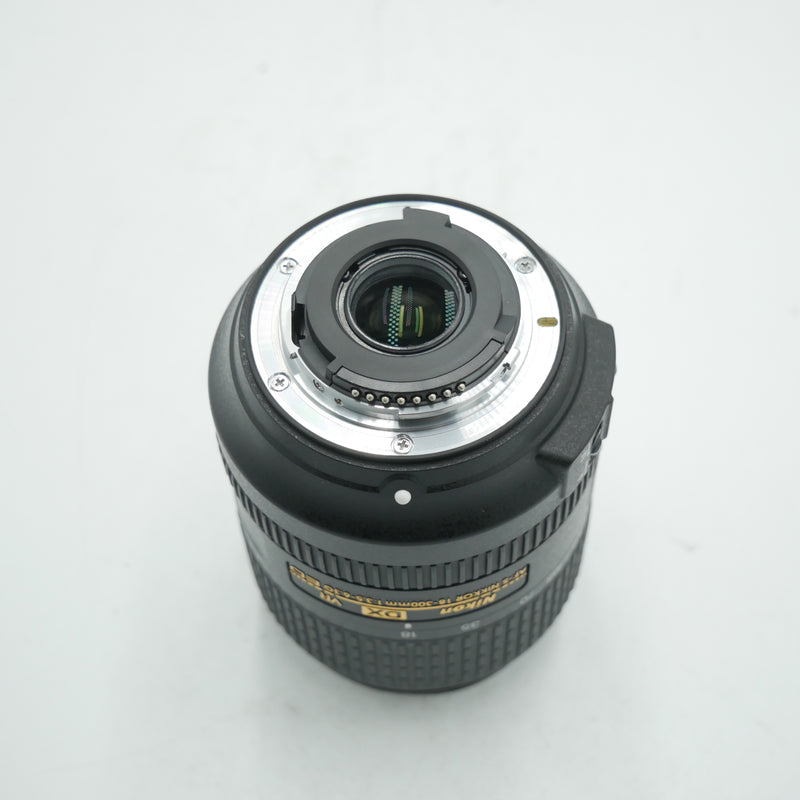 Nikon AF-S DX NIKKOR 18-300mm f/3.5-5.6G ED VR Lens *USED*