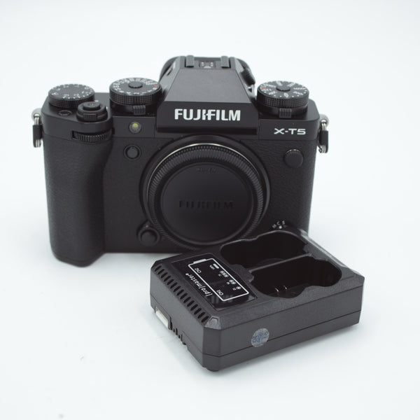 FUJIFILM X-T5 Mirrorless Camera (Black) *USED*