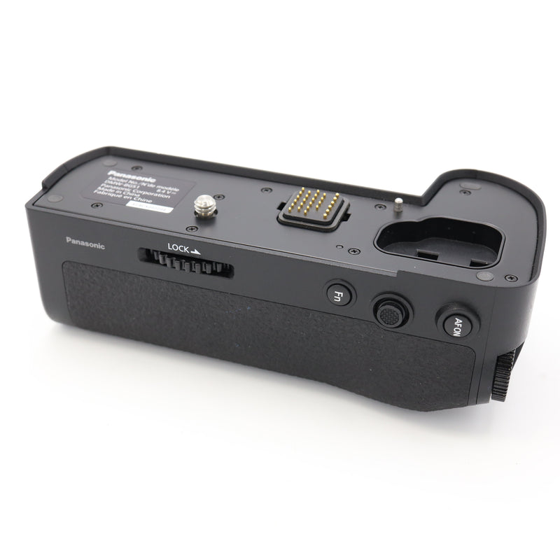 パナソニック LUMIX DMW-BGS1 美品 Panasonic DMW-BGS1 Battery Grip for Lumix S1/S1R Camera *USED*