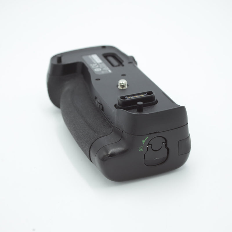 Nikon MB-D17 Multi Power Battery Pack *USED*
