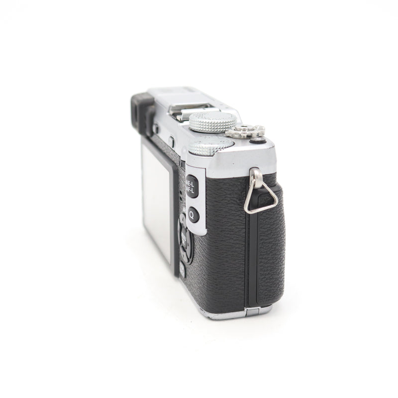 FUJIFILM X-E1 Mirrorless Digital Camera Body (Silver) *USED*