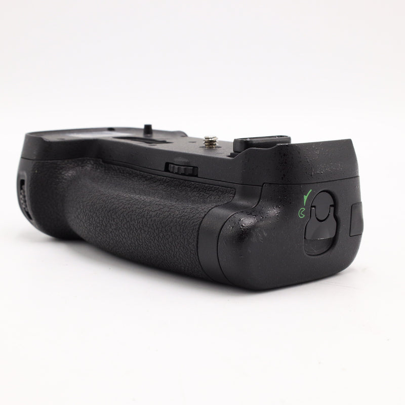 Nikon MB-D18 Multi-Power Battery Pack For The Nikon D850 DSLR camera *