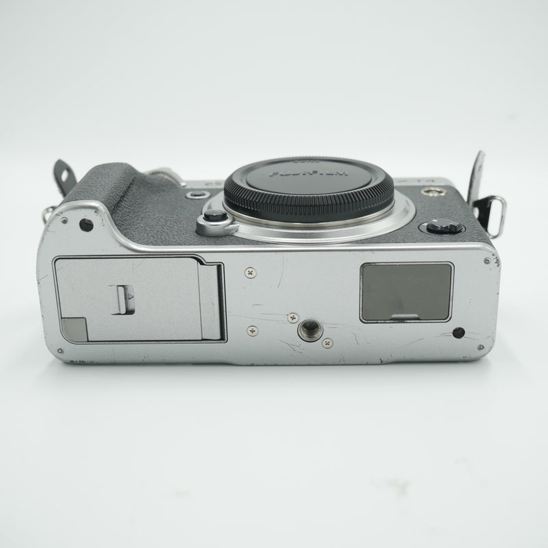 FUJIFILM X-T4 Mirrorless Camera (Silver) *USED*