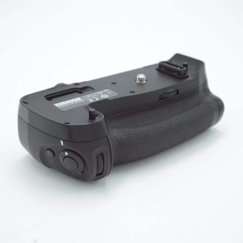 Nikon MB-D17 Multi Power Battery Pack *USED*